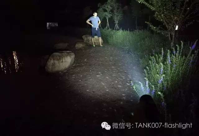 探客強光手電筒 探客強光手電筒