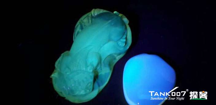 網(wǎng)上用紫光手電鑒定琥珀的帖子這么多，哪個(gè)是真假？